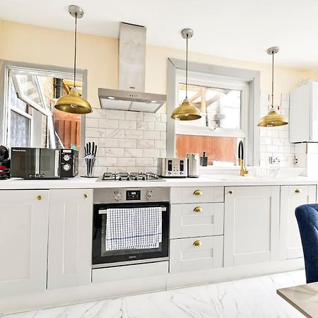 Cozy 3 Bed Home In London, Free Parking, Sleeps 8! מראה חיצוני תמונה