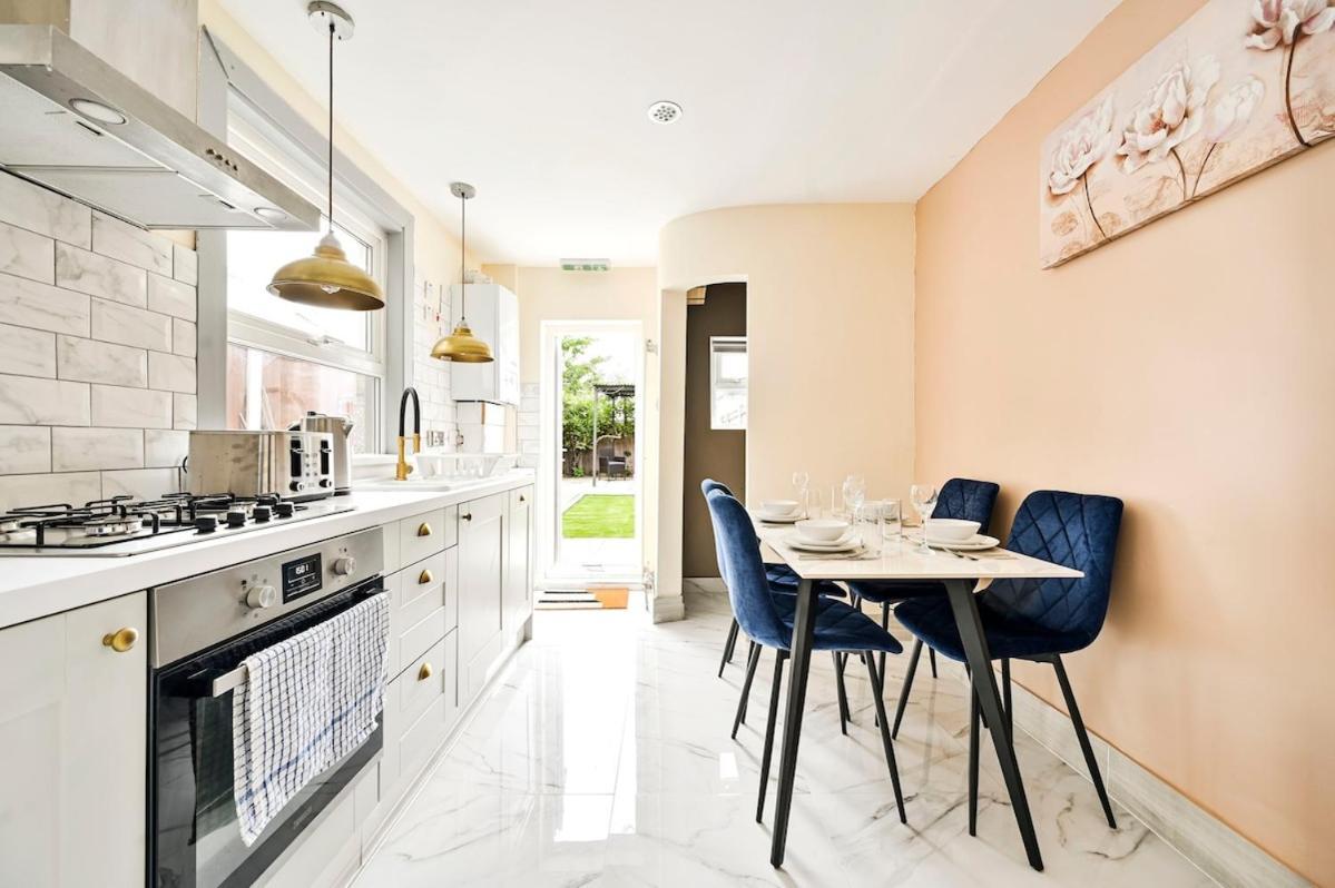 Cozy 3 Bed Home In London, Free Parking, Sleeps 8! מראה חיצוני תמונה