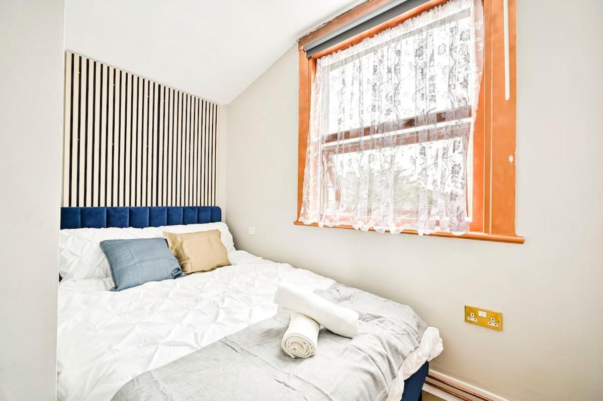 Cozy 3 Bed Home In London, Free Parking, Sleeps 8! מראה חיצוני תמונה