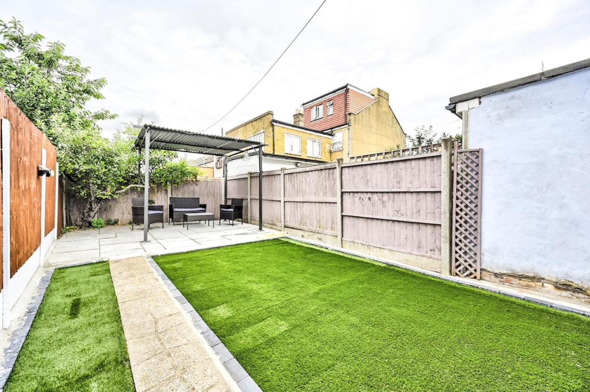 Cozy 3 Bed Home In London, Free Parking, Sleeps 8! מראה חיצוני תמונה
