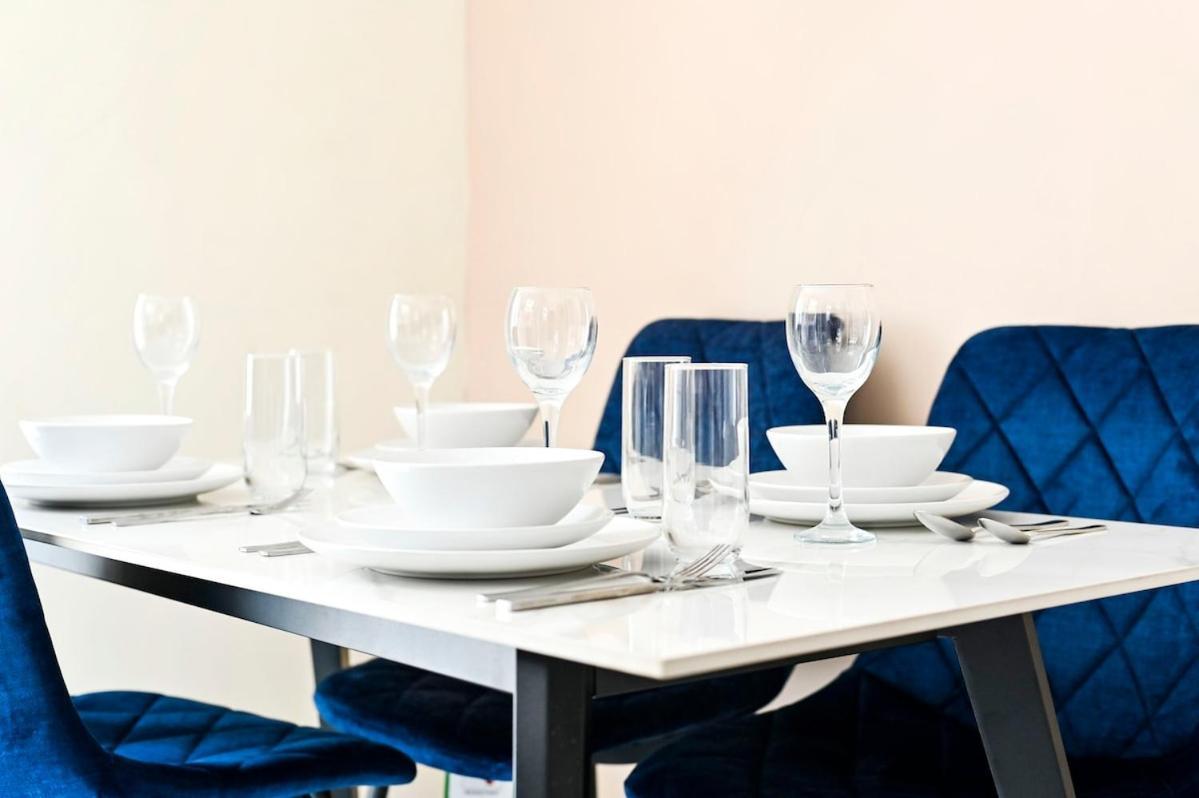 Cozy 3 Bed Home In London, Free Parking, Sleeps 8! מראה חיצוני תמונה